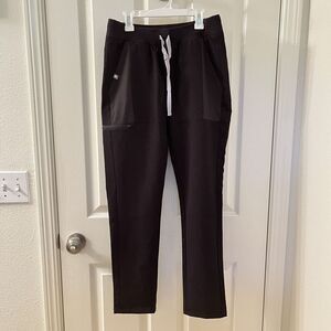 Figs Women's Manari Slim-Leg Cargo Scrub Pants Technical Black Size XS NWT
